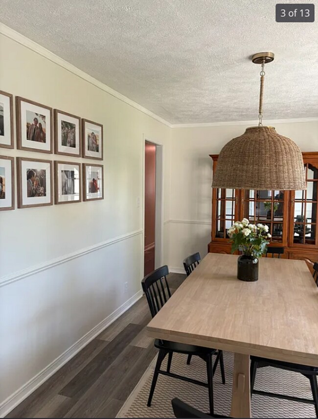 Building Photo - Amazing 3 bed 2 bath Brick Ranch in Carmel