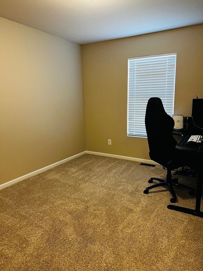 Building Photo - Charming 3-Bedroom Home with Modern Amenities and Elegant Finishes