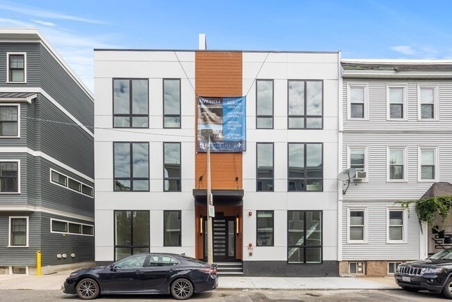 Building Photo - 532 E 3rd St