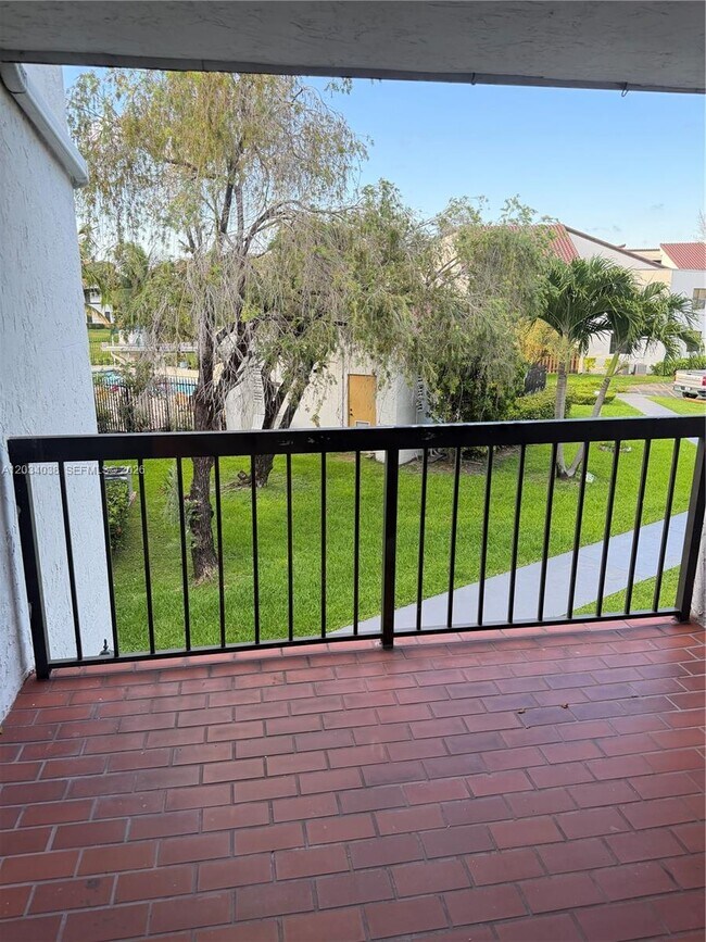 Building Photo - 9429 Fontainebleau Blvd