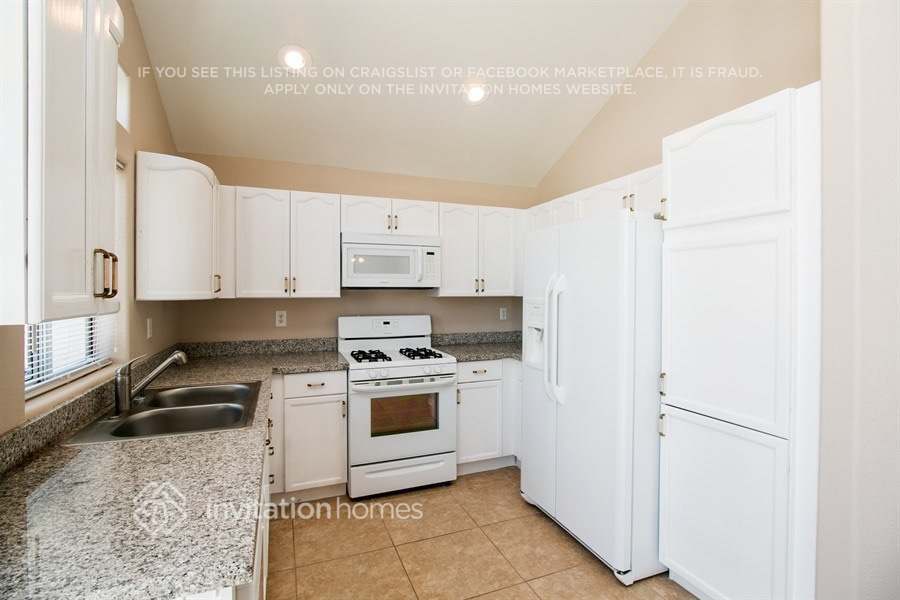 Building Photo - 7950 Howard Dade Ave