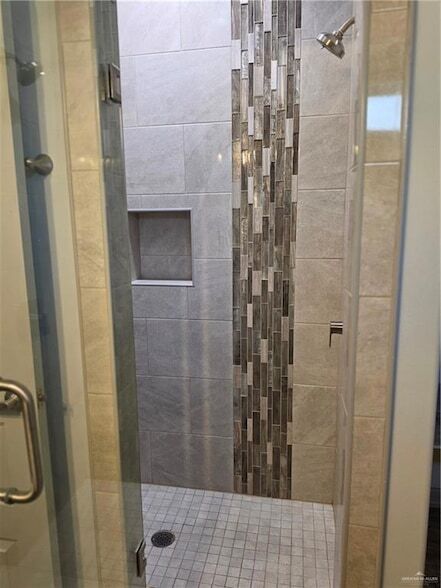 Building Photo - 5804 Nightingale Ave