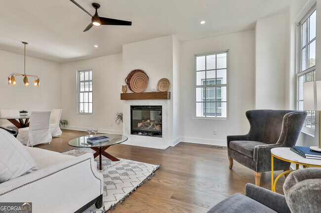 Building Photo - 940 Laurel Brooke Ave