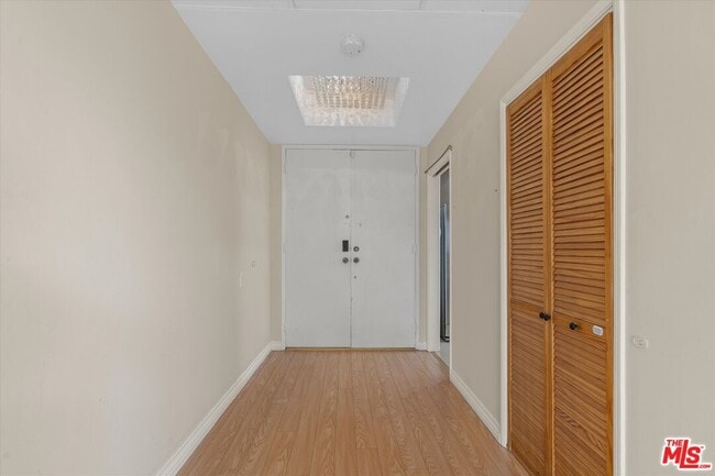 Building Photo - 2175 S Beverly Glen Blvd