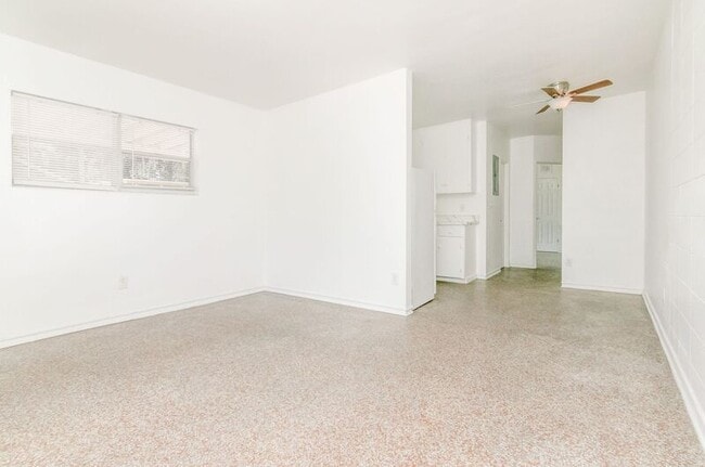 Building Photo - 1239 Virginia Dr