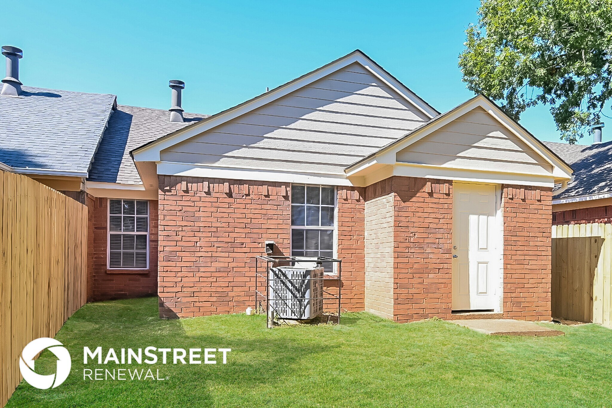 Building Photo - 4568 Summer Creek N