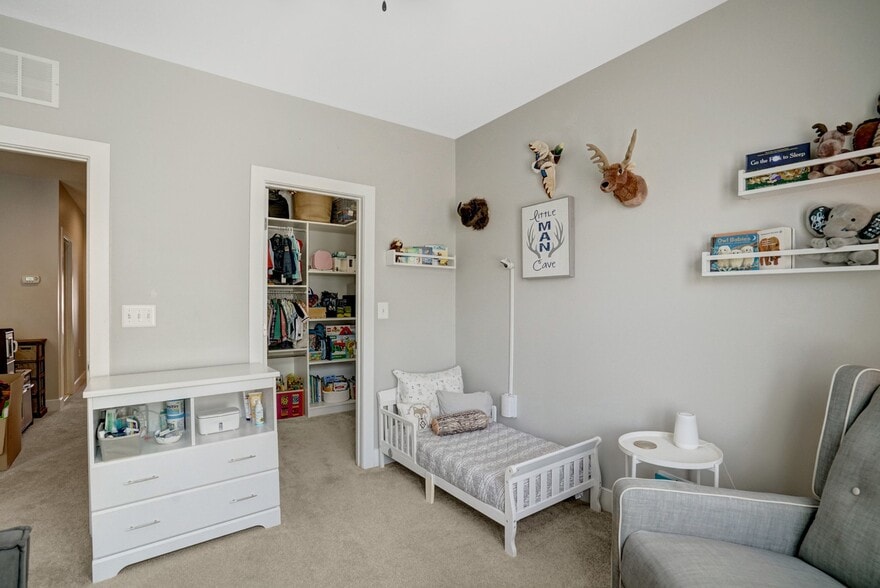 Guest Room - 2209 Richmond Hwy