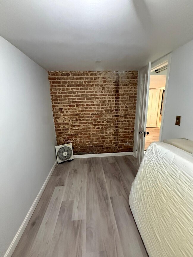Building Photo - 53 Carman St