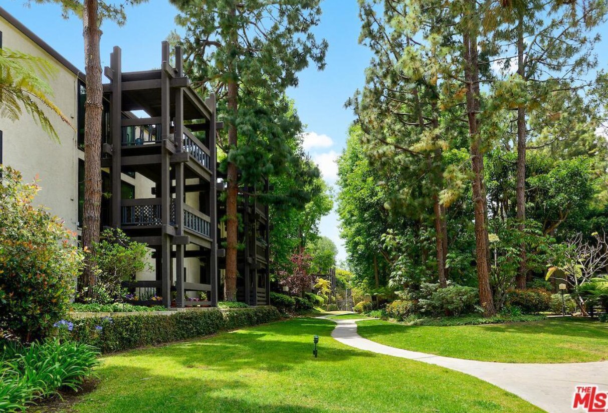 Cross Creek Village - 8650 Gulana Ave
