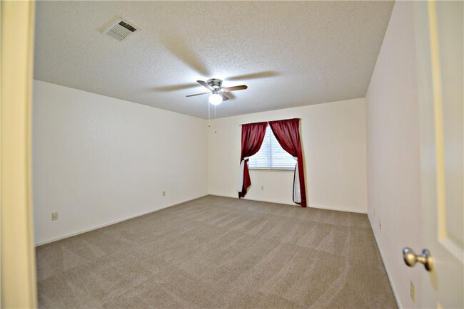 Building Photo - 4604 Pelham Dr