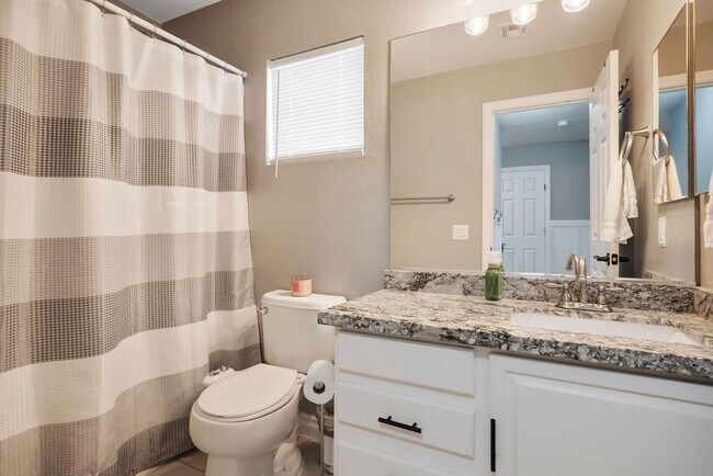 Building Photo - "Spacious 4-Bed Oasis with Outdoor Kitchen & Hardwood Elegance in North Las Vegas!"
