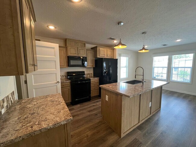 Building Photo - 568 Leopard Ln