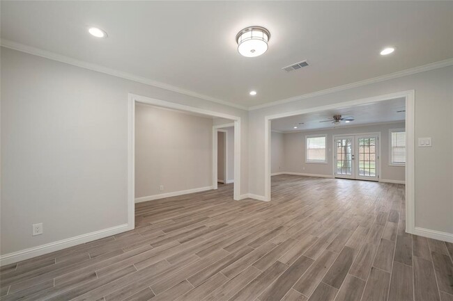 Building Photo - 10311 Londonderry Dr
