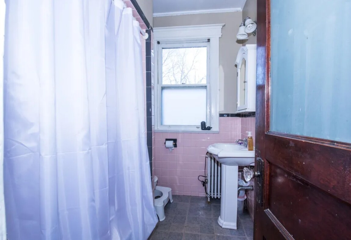 Building Photo - 40 Park Pl