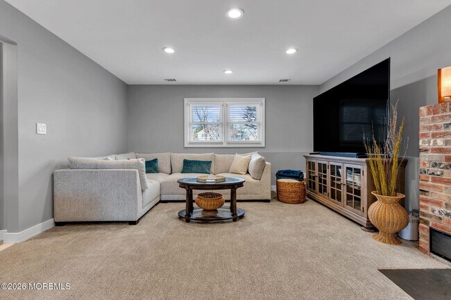 Building Photo - 2412 Homestead Ave