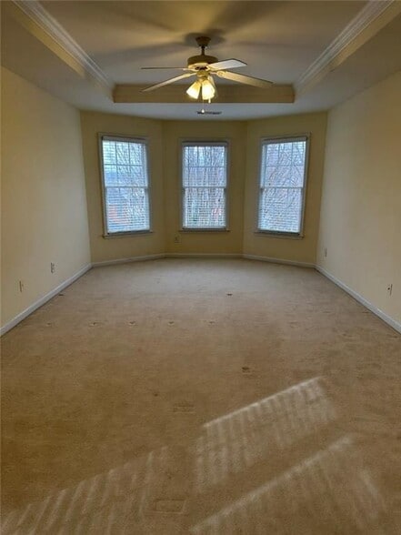 Building Photo - 4008 Divot Ct