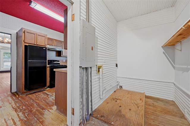 Building Photo - 529 E Woodard St