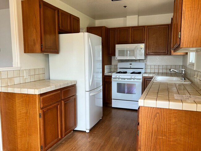 Building Photo - 118 W Pedregosa St