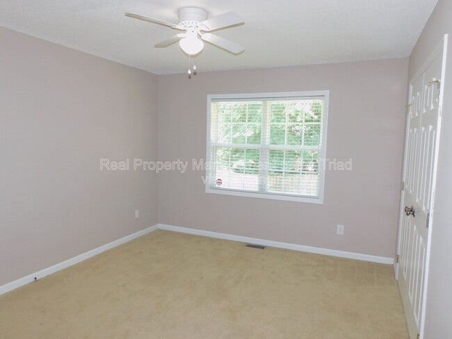 Building Photo - 2988 Butterwood Dr