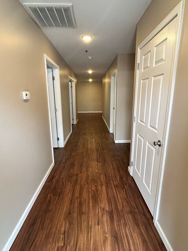 Building Photo - Jefferson Commons Apartments