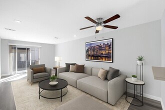 Building Photo - 1206 Hi Stirrup