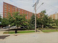 Building Photo - 11820 Edgewater Dr