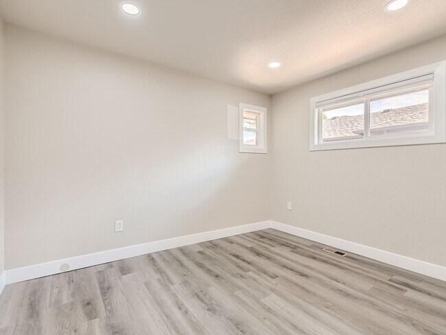 Building Photo - Hale neighborhood duplex with a large pati...