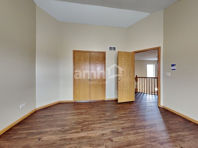 Building Photo - 1300 Broadlawn Dr