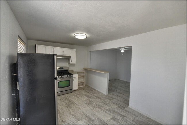 Building Photo - 8400 Parkland Dr