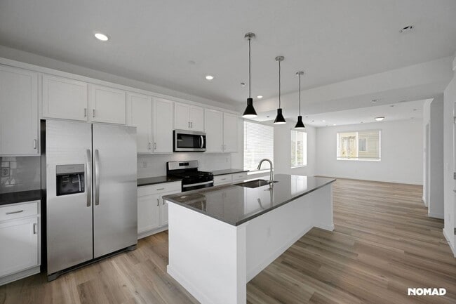 Building Photo - Spacious 3BR Townhome in Broomfield