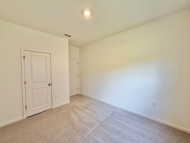 Building Photo - 199 Bedstone Wy