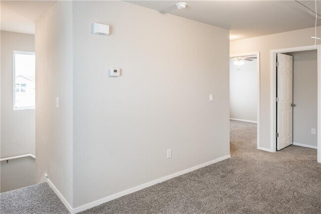 Building Photo - 425 Mayflower Ave