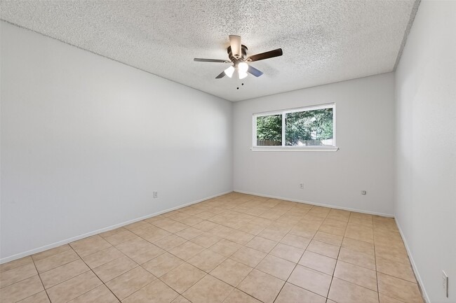 Building Photo - 16106 Barbarossa Dr