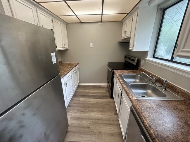 Building Photo - 240 Jamil Rd