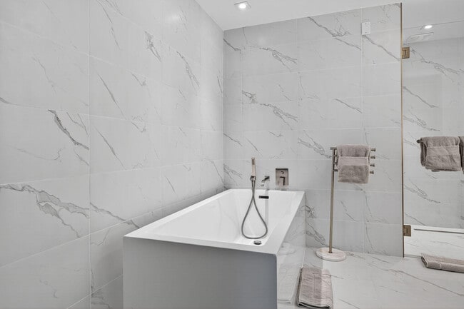 Building Photo - 3100 N Ocean Dr