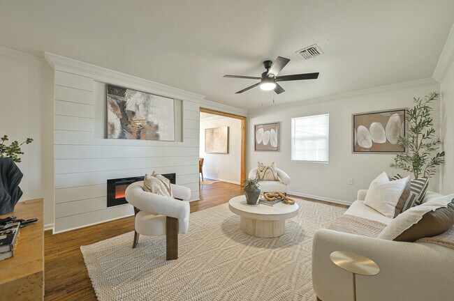 Building Photo - 416 Betty Ln