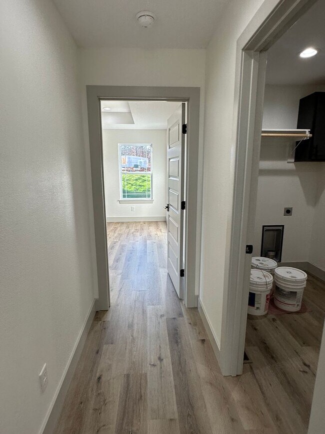 Building Photo - NEW CONSTRUCTION 5 Bed 3 Bath w/ Walk Out Basement Waynesville School District