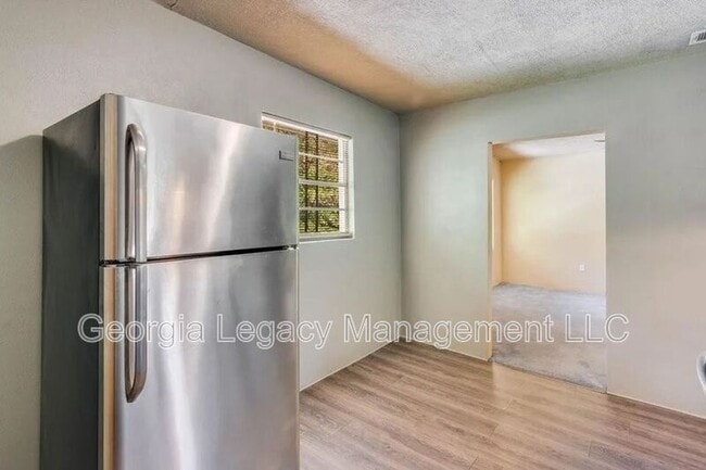 Building Photo - 65 Hughes St