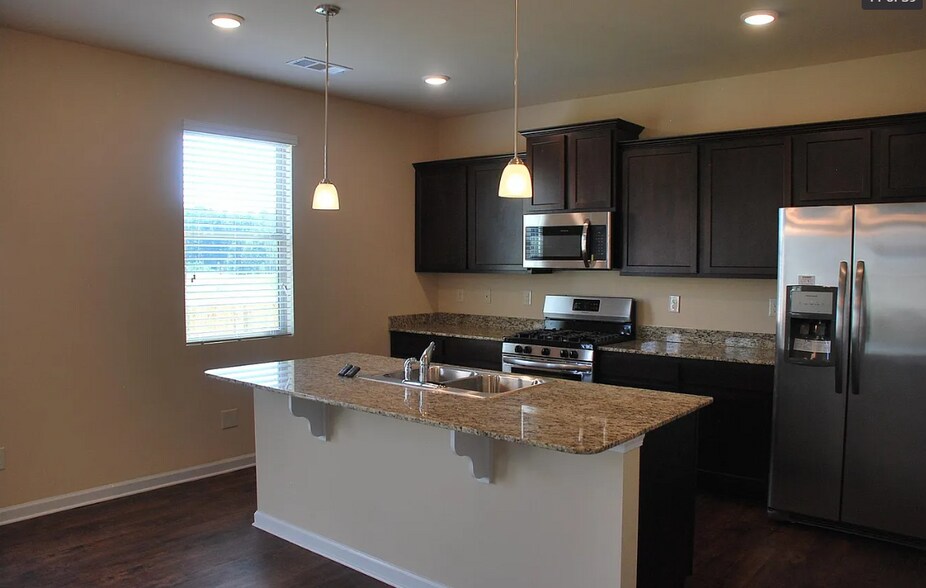 Building Photo - 79 Meadowlark Way
