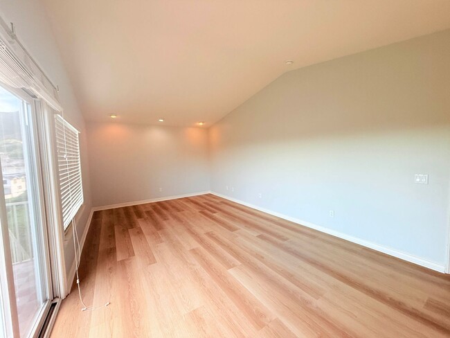 Building Photo - Pet-Friendly Hillside 4BR Home with New Flooring | Newbury Park