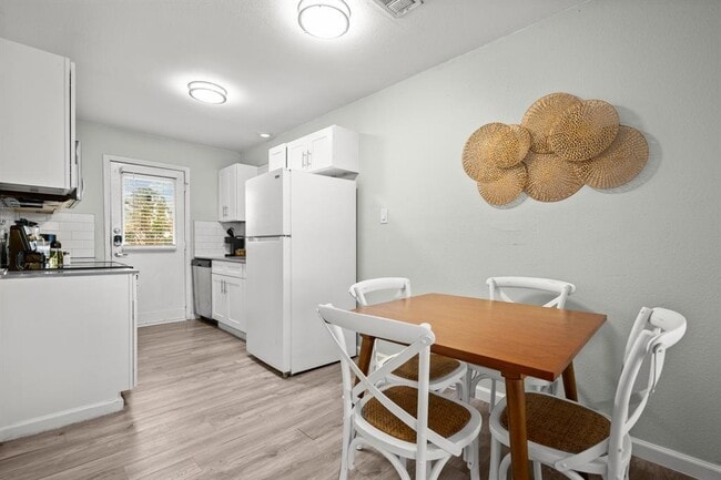 Building Photo - 6812 S Congress Ave