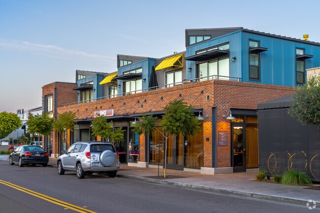 Building Photo - Cedros Gardens