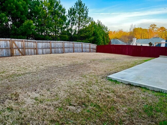 Building Photo - Spacious 5BR House in Fairburn