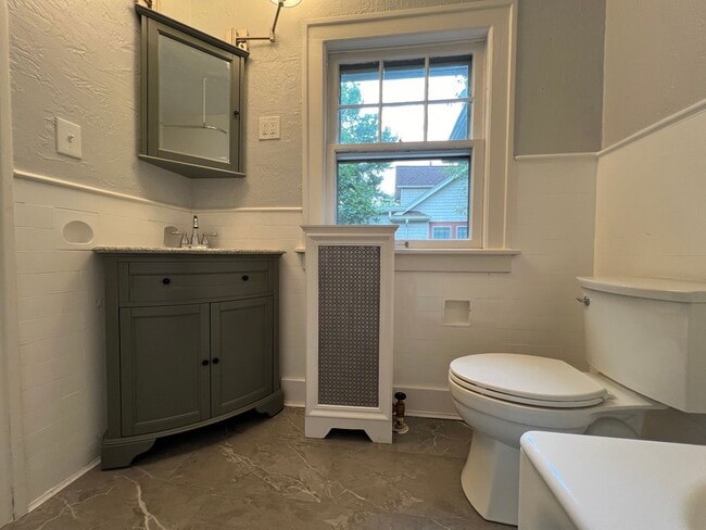 Building Photo - 2425 Demington Dr