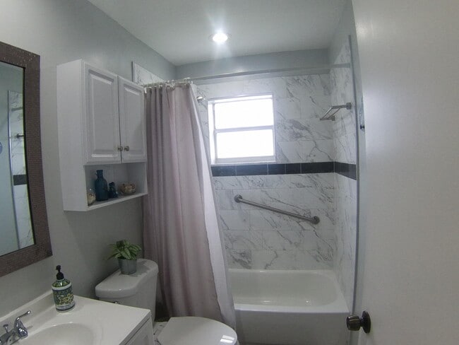 Building Photo - 133 Normandy Ln
