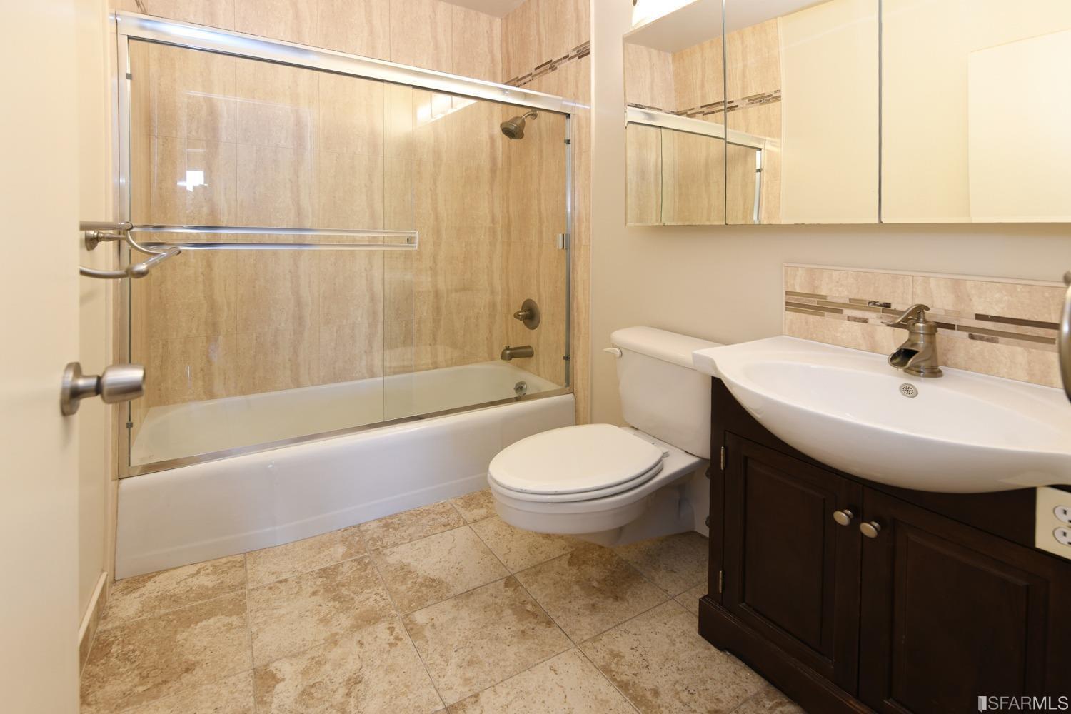 bathroom - 1001 Pine St