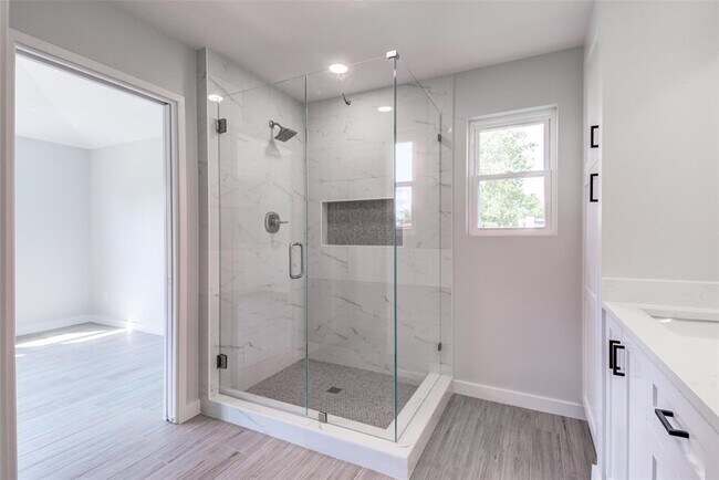 Building Photo - 111 Jane Ellen Cove