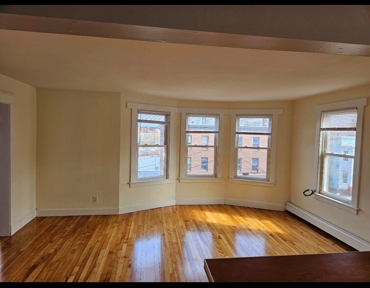 Building Photo - 37 3rd St