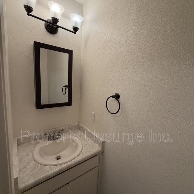 Building Photo - 1825 Roanoke Ave