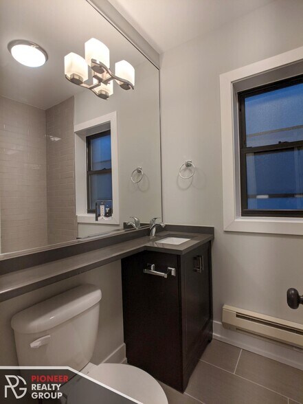 Building Photo - 711 W Brompton Ave
